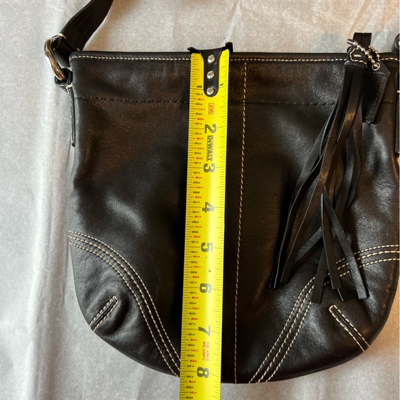 Coach black‎ contrast stitch swingpack crossbody excellent condition - Picture 10 of 12